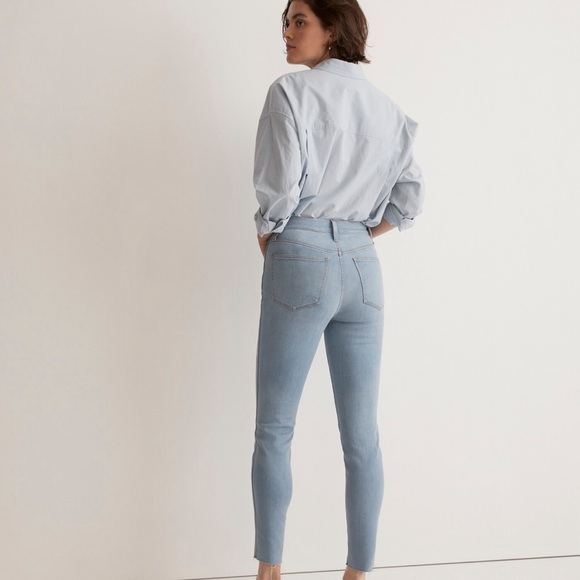 10" High-Rise Skinny Crop Jeans in Charlemont Wash Kristen Size 26 - Picture 4 of 6